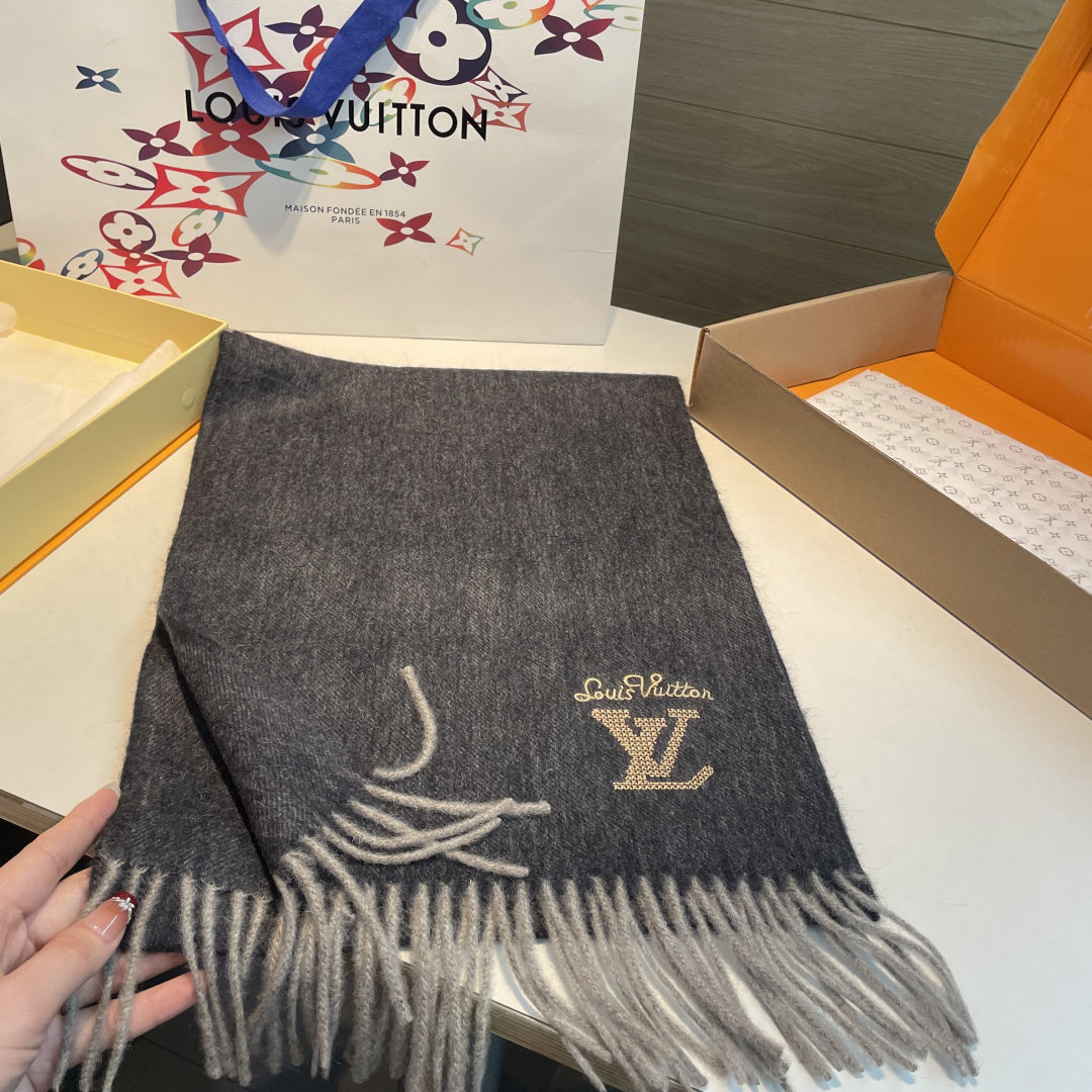 LV scarf