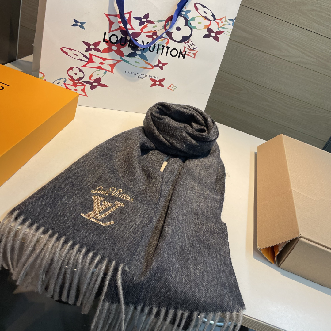 LV scarf