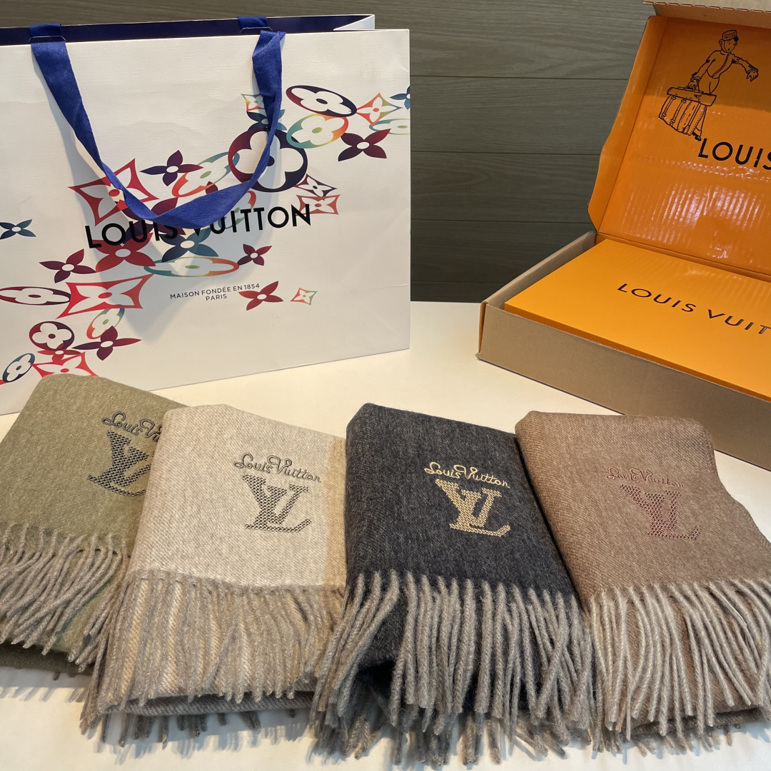 LV scarf