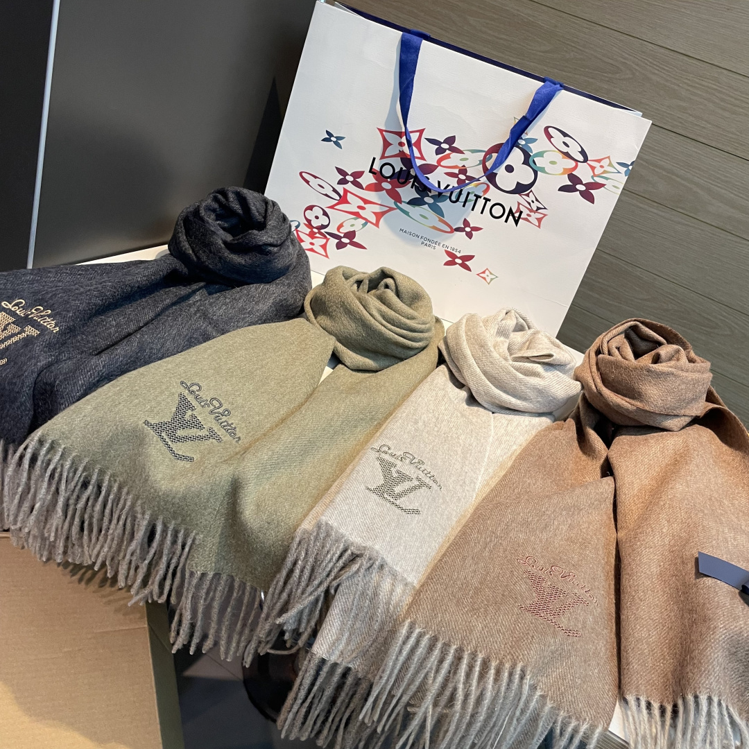 LV scarf