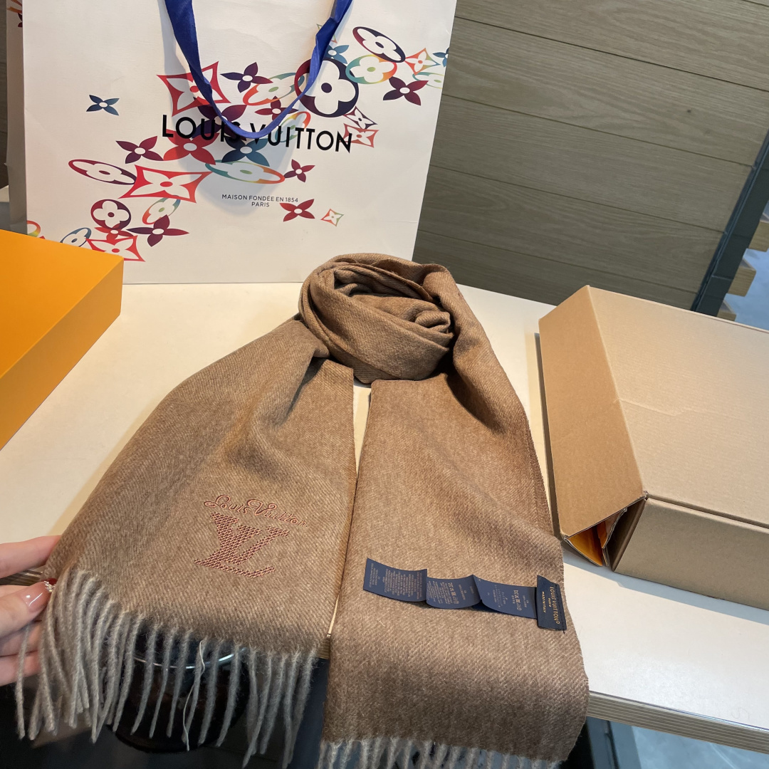 LV scarf