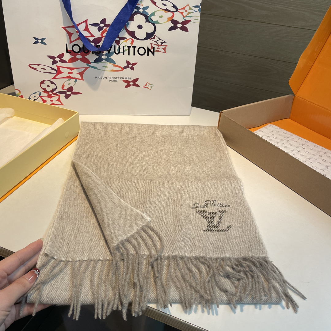 LV scarf