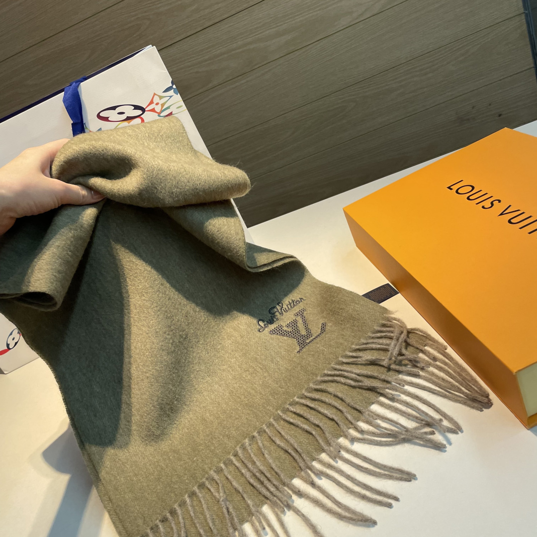 LV scarf