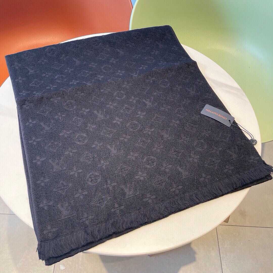LV scarf