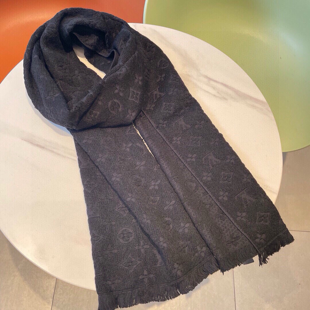 LV scarf