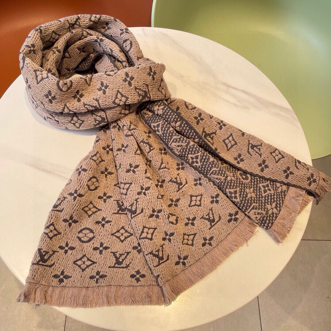 LV scarf