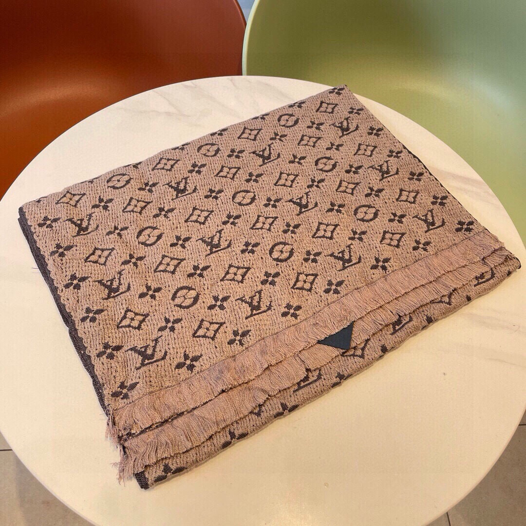 LV scarf