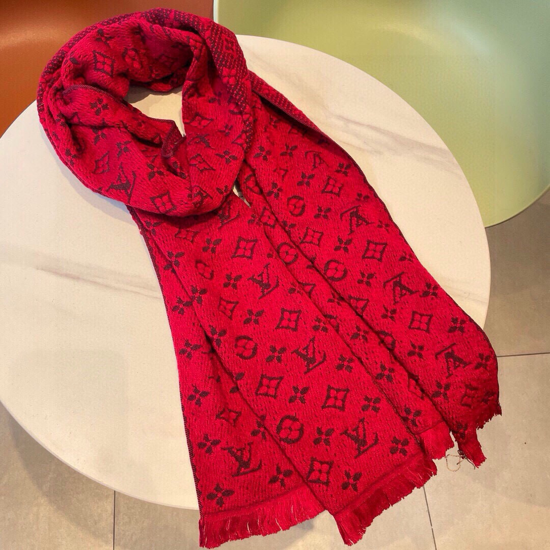 LV scarf