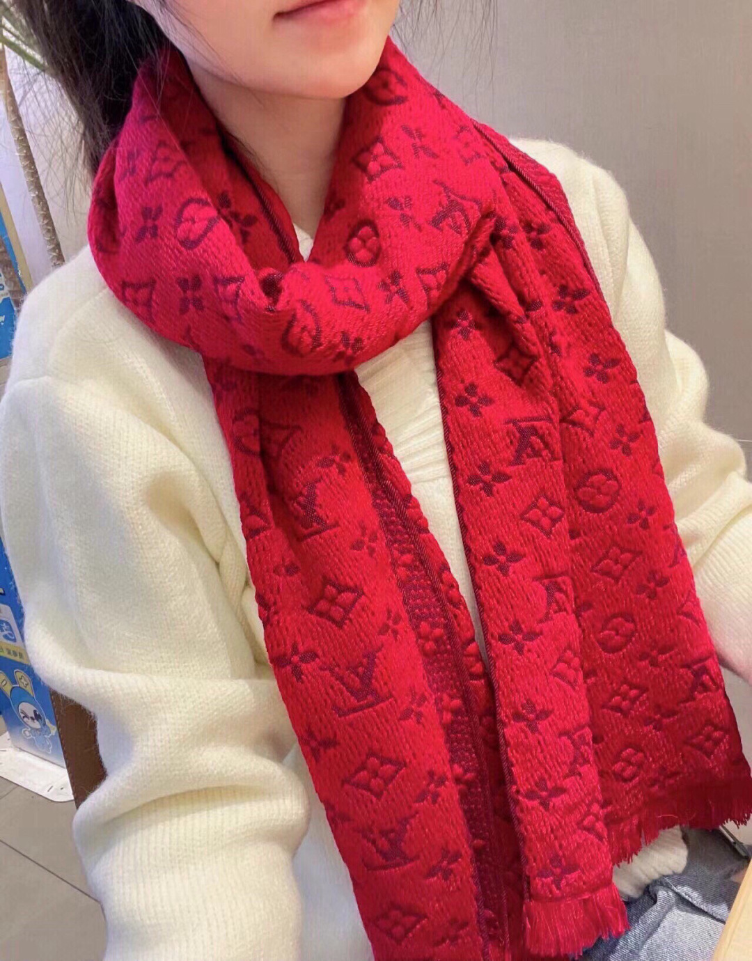 LV scarf