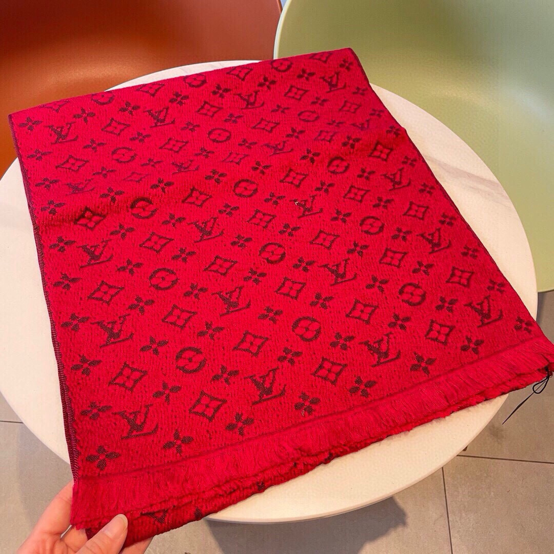 LV scarf