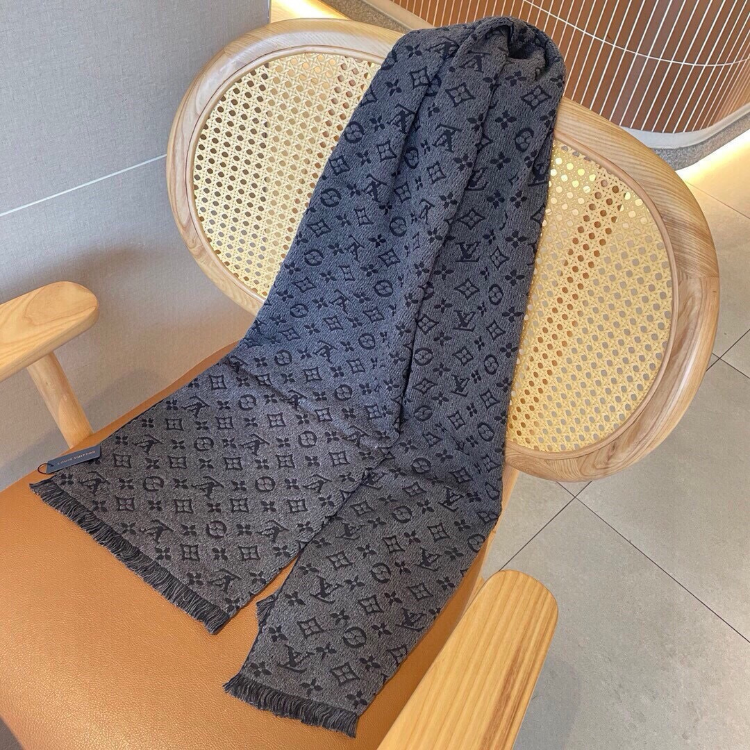 LV scarf