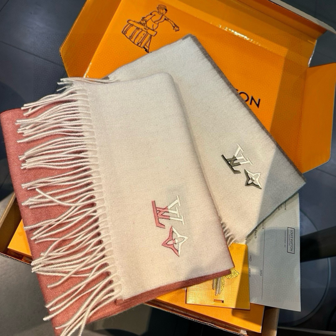 LV scarf