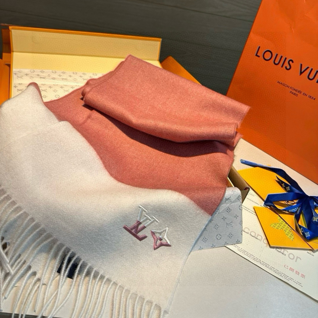 LV scarf