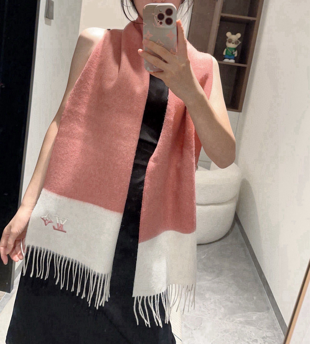 LV scarf