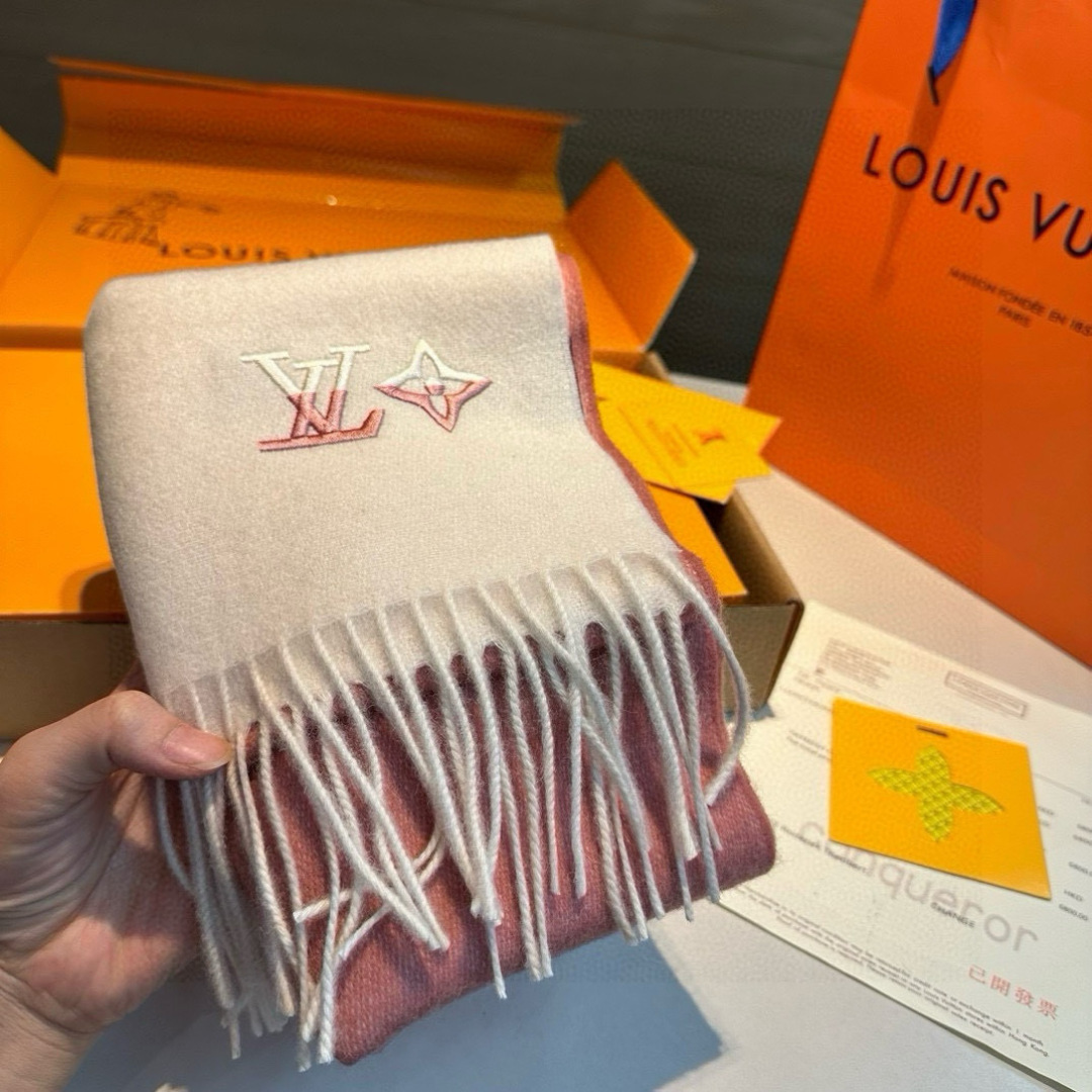 LV scarf