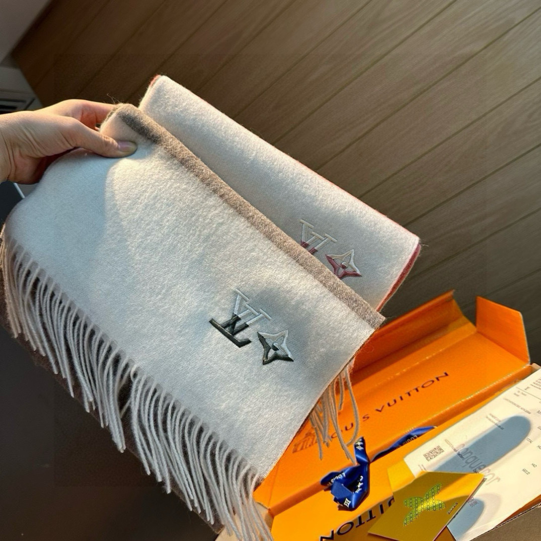 LV scarf