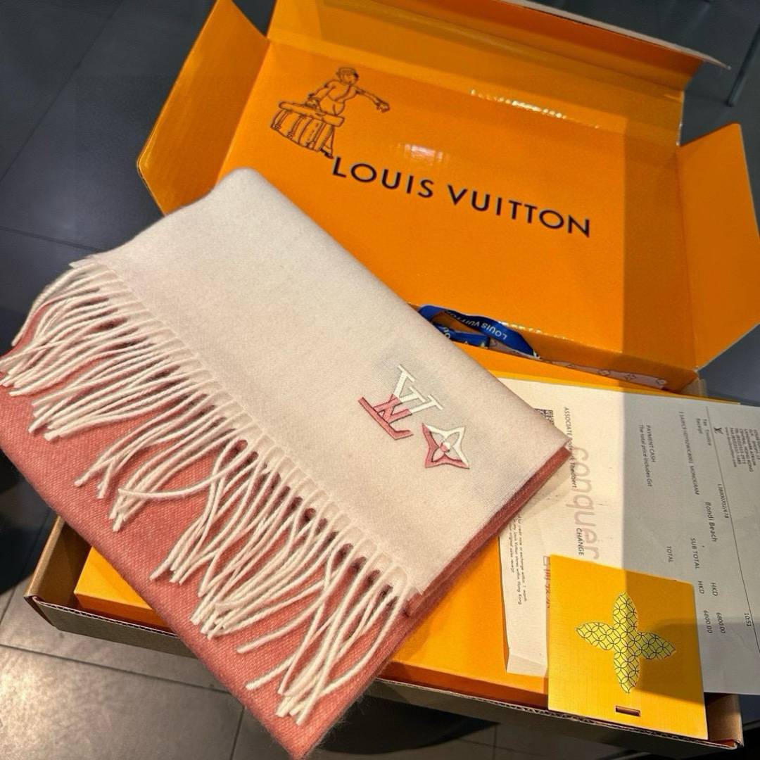 LV scarf