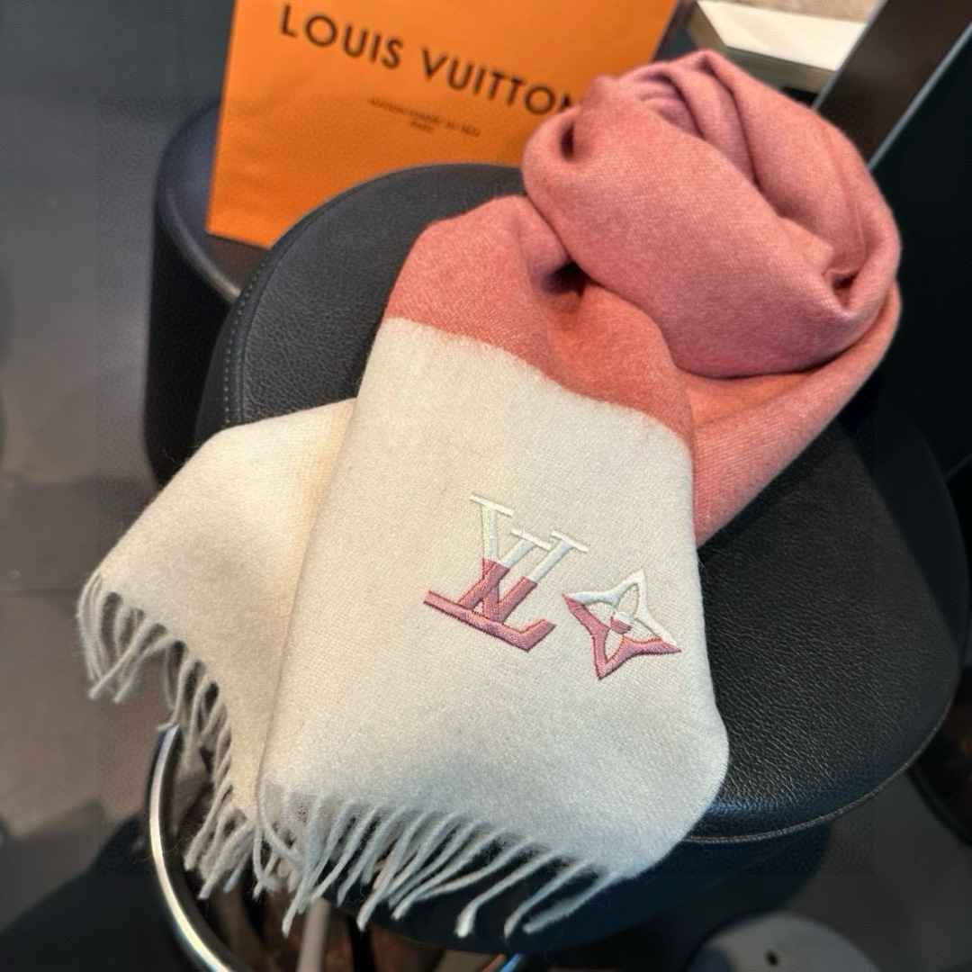 LV scarf