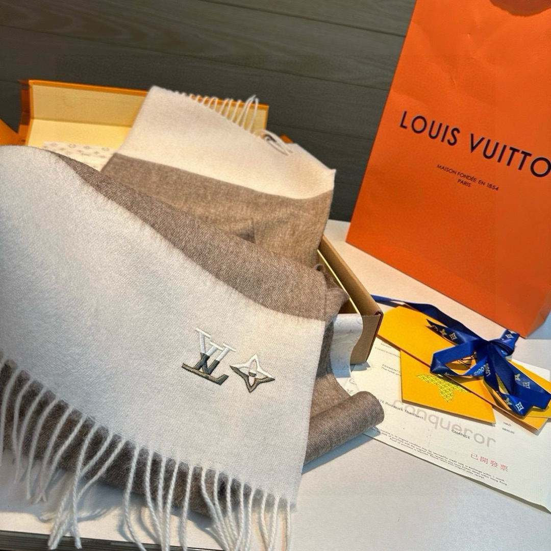LV scarf