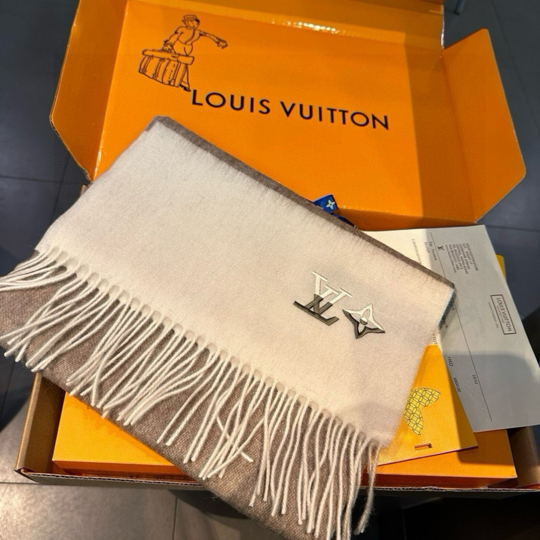 LV scarf