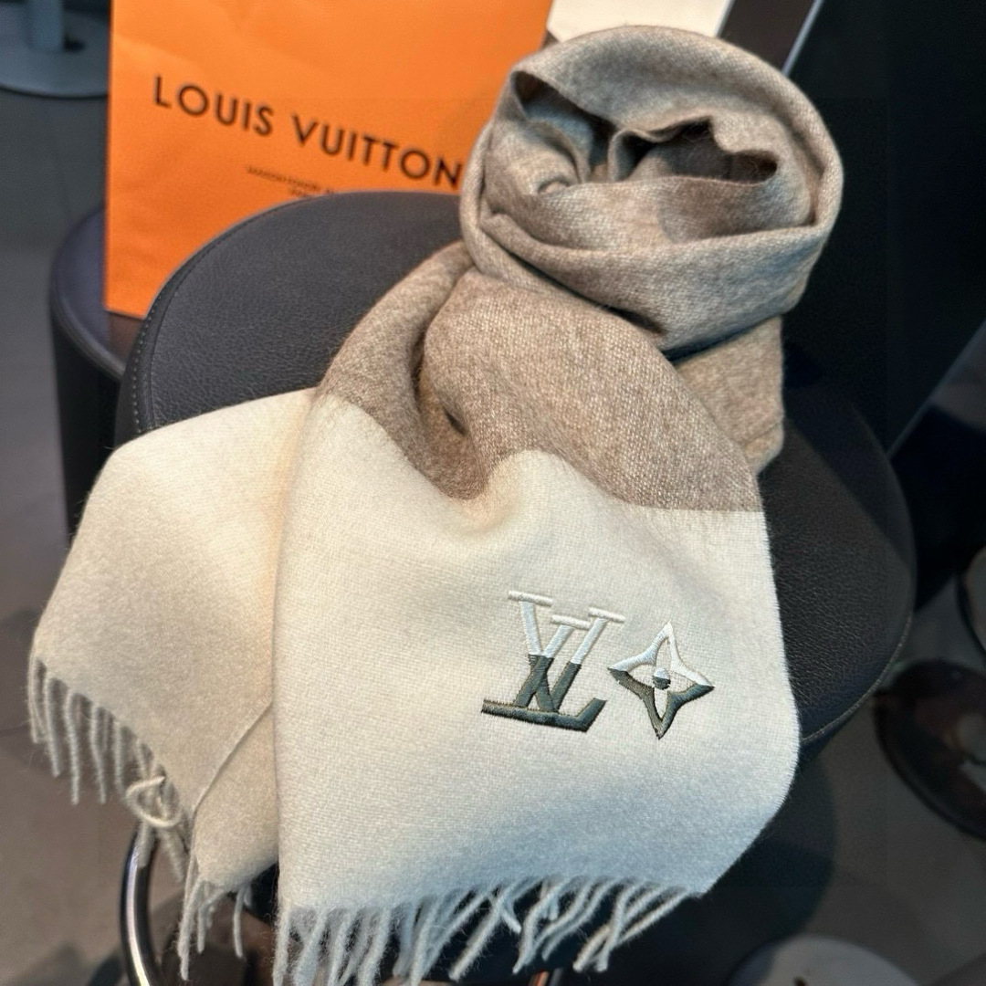 LV scarf