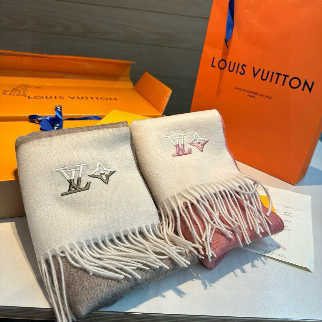 LV scarf