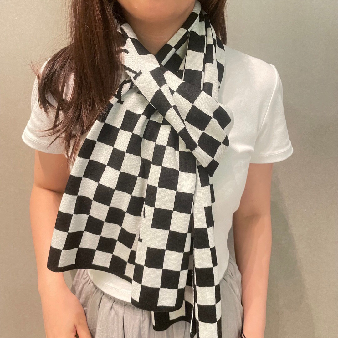 LV scarf