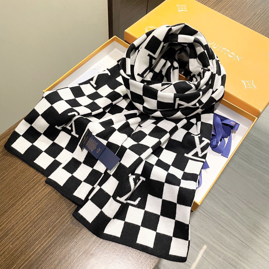 LV scarf
