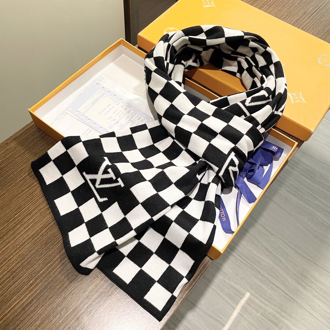 LV scarf