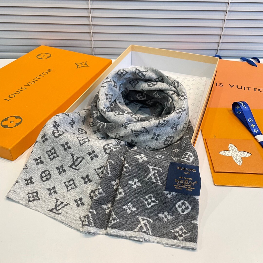LV scarf