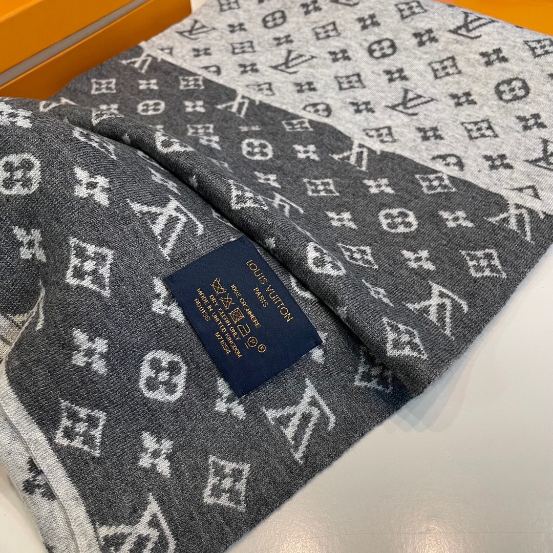 LV scarf