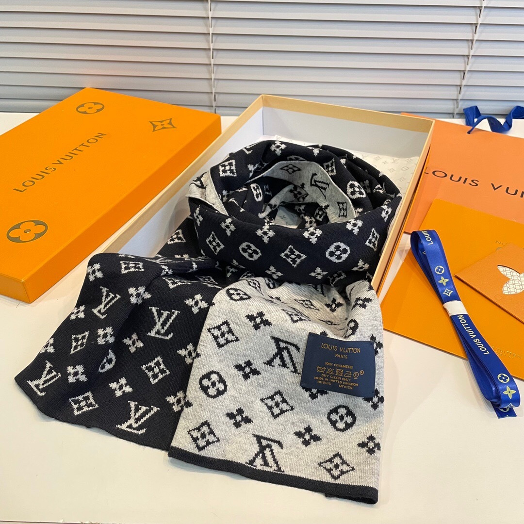 LV scarf