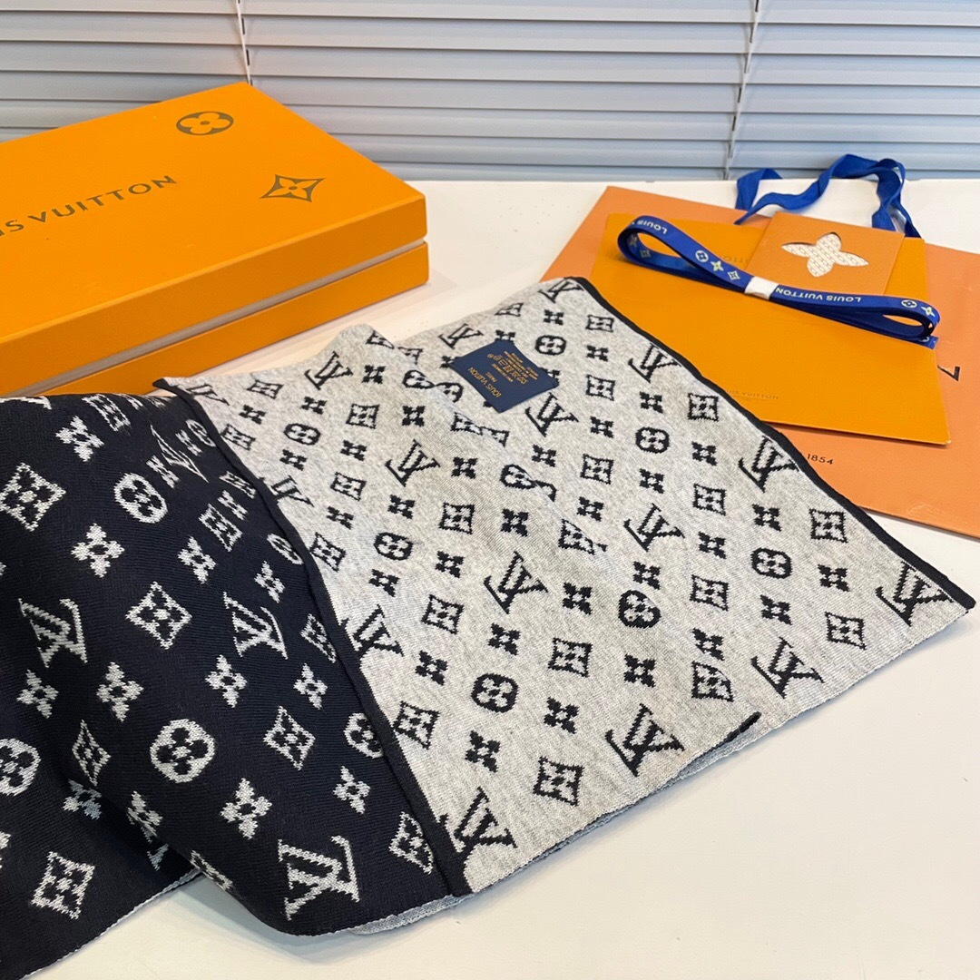 LV scarf