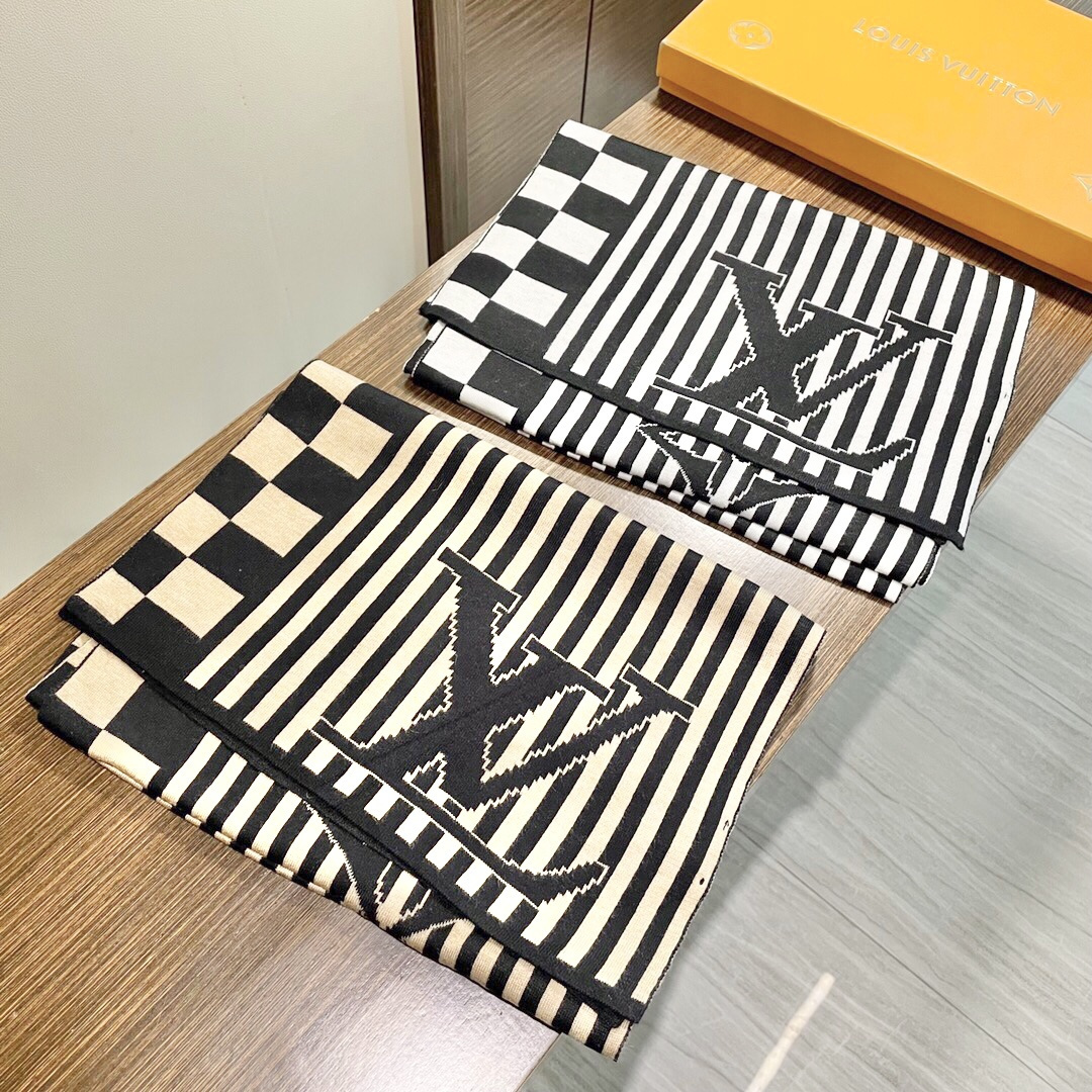 LV scarf