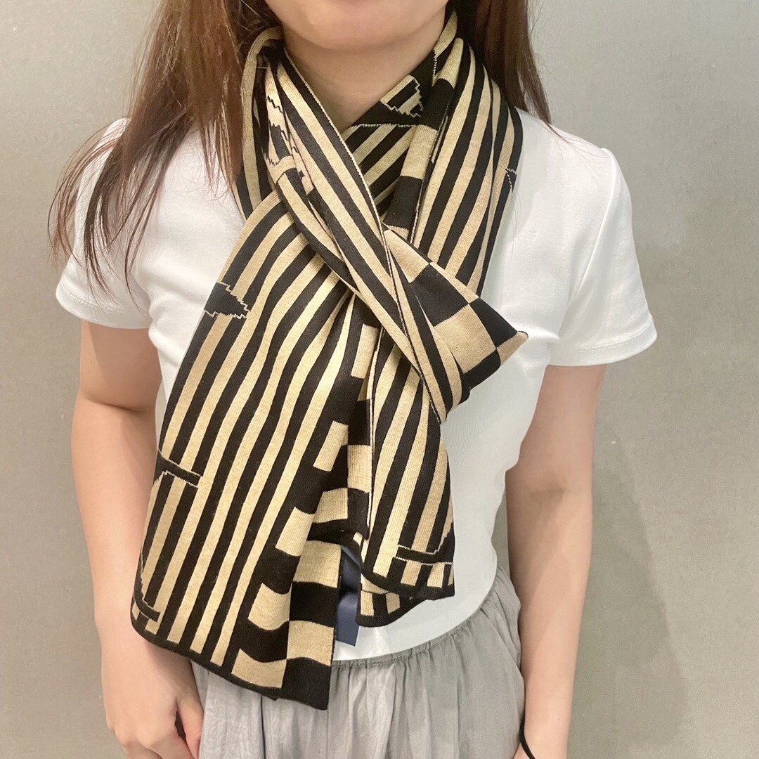 LV scarf