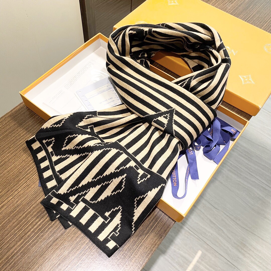 LV scarf