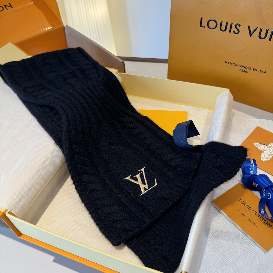 LV scarf