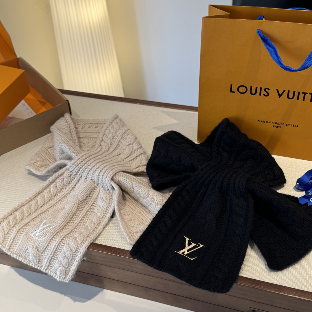 LV scarf