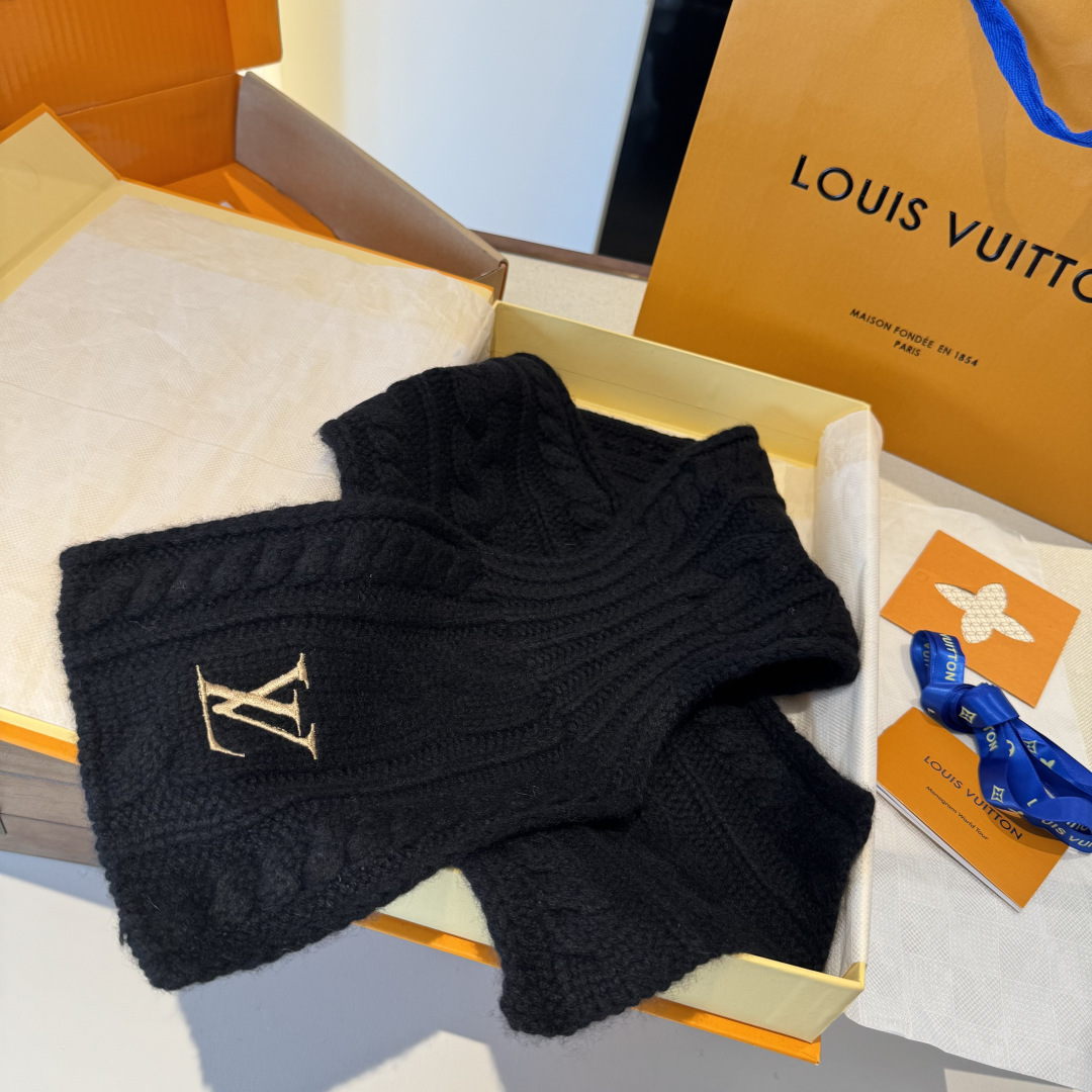 LV scarf