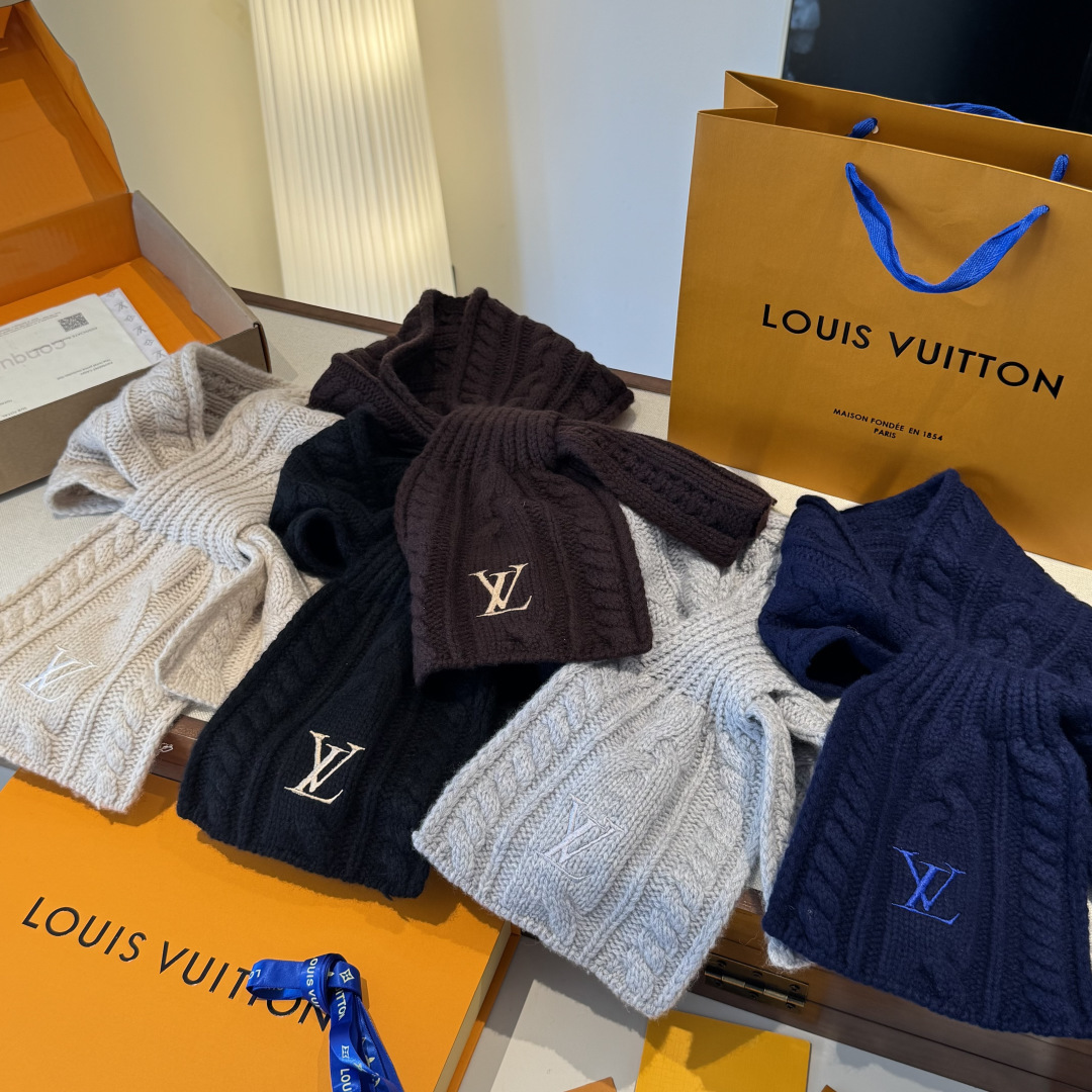 LV scarf