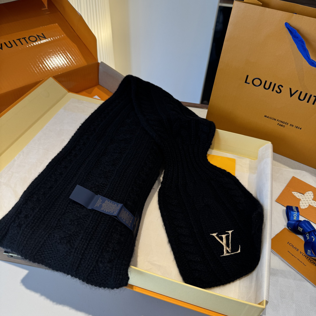 LV scarf