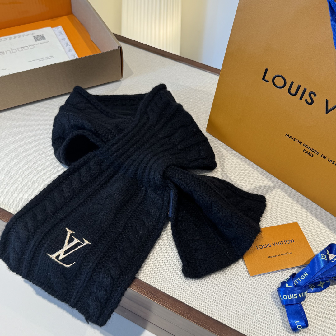 LV scarf