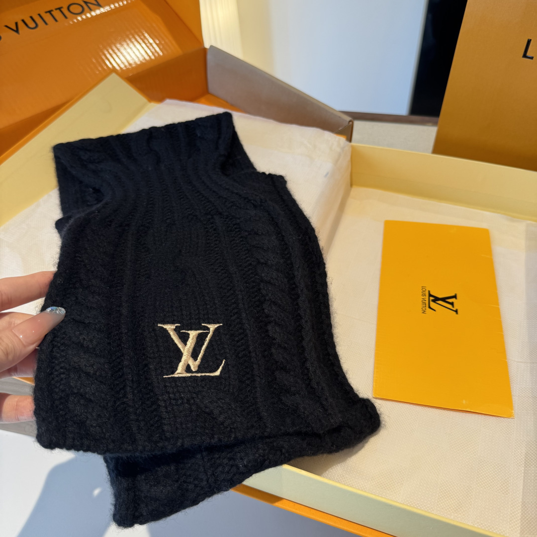LV scarf