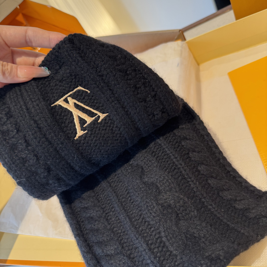 LV scarf