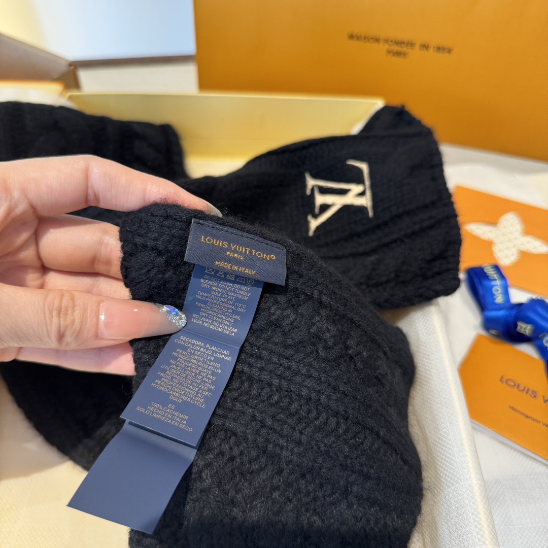 LV scarf