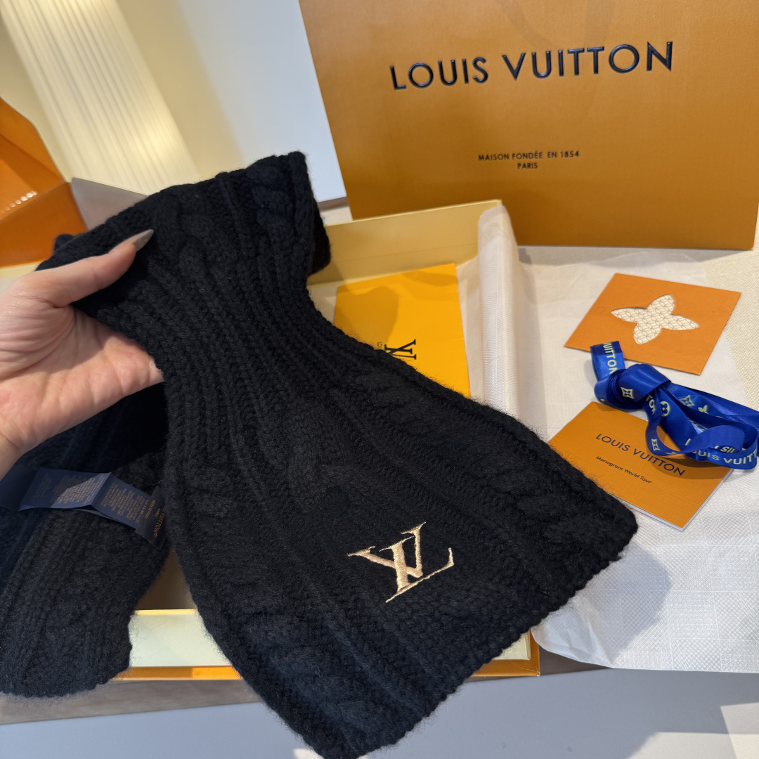 LV scarf