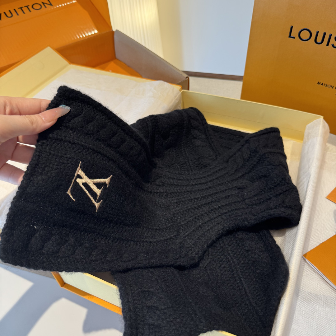LV scarf