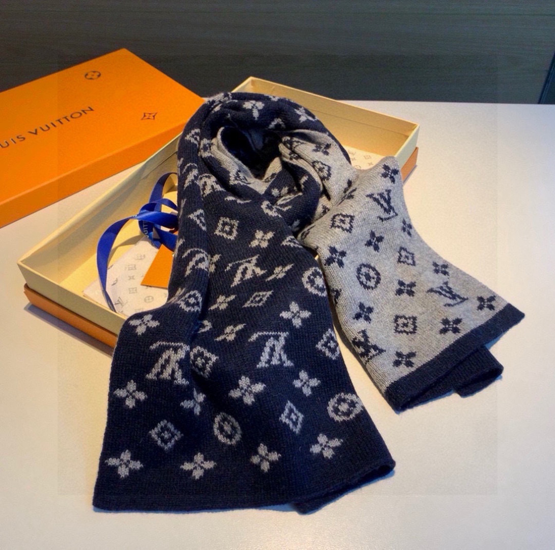 LV scarf