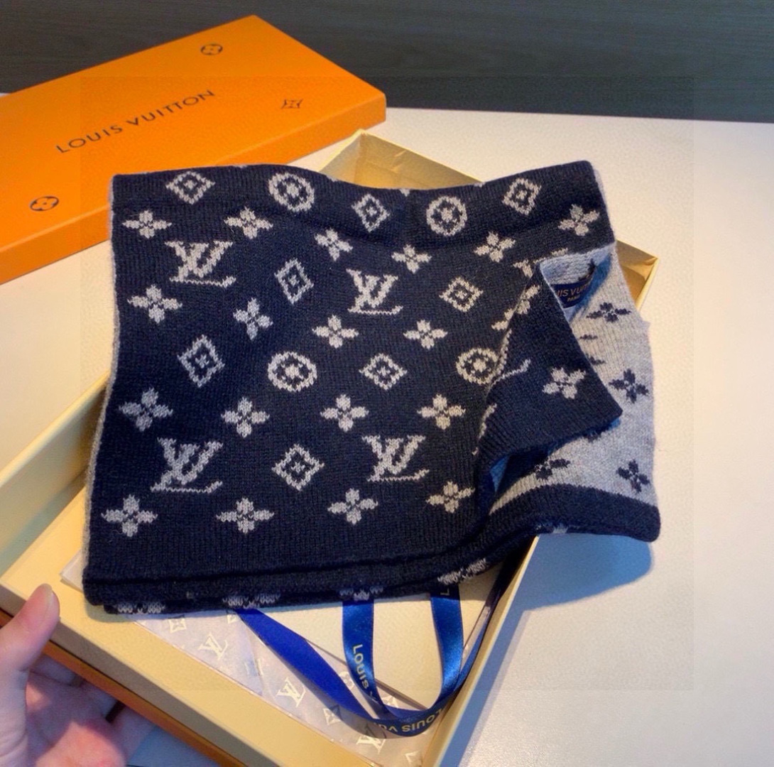 LV scarf