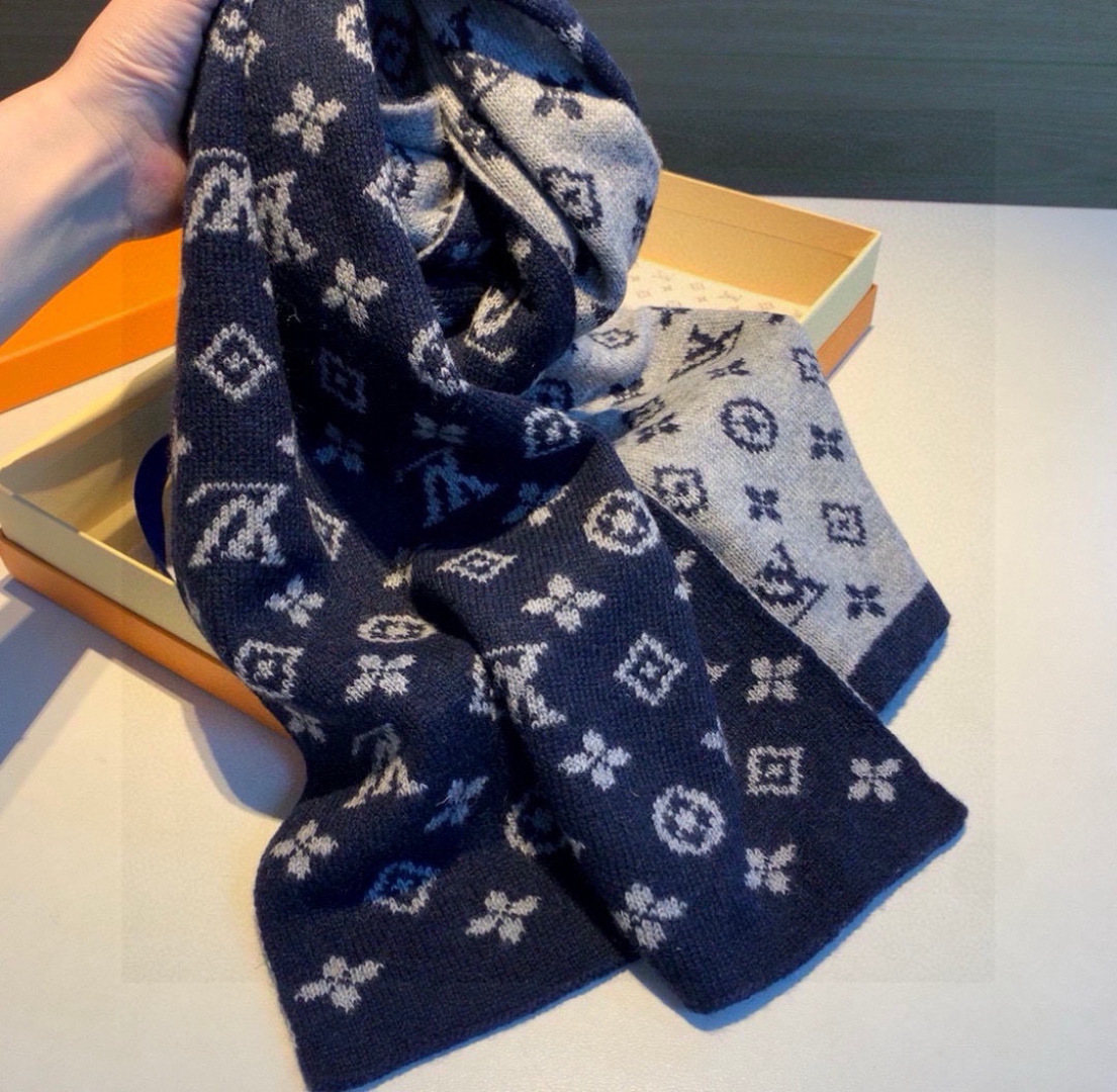 LV scarf